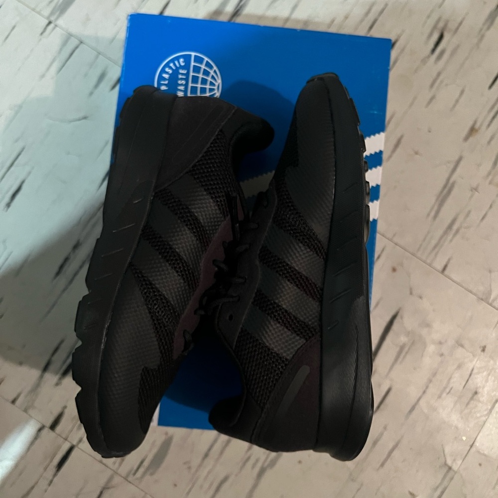 Adidas - Picture 5 of 7